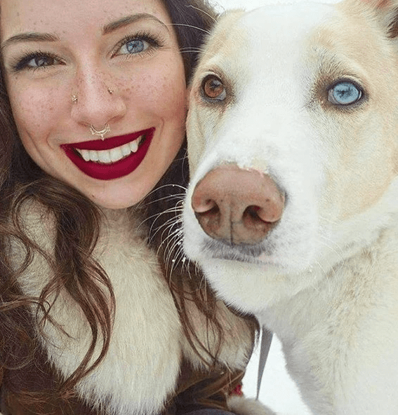 19 Pets That Have Something That Matches Their Owners